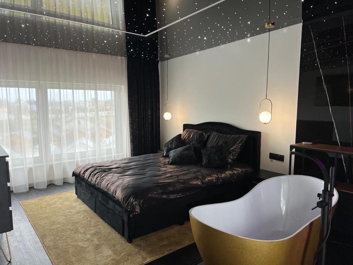Apartament Premium Ze Zlota Wanna W Sypialni Widok Na Morze Dyskretny Taras Z Lozkiem - Baltyckie Sarbinowo 18 Eksteriør billede