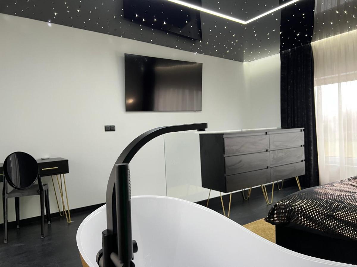 Apartament Premium Ze Zlota Wanna W Sypialni Widok Na Morze Dyskretny Taras Z Lozkiem - Baltyckie Sarbinowo 18 Eksteriør billede