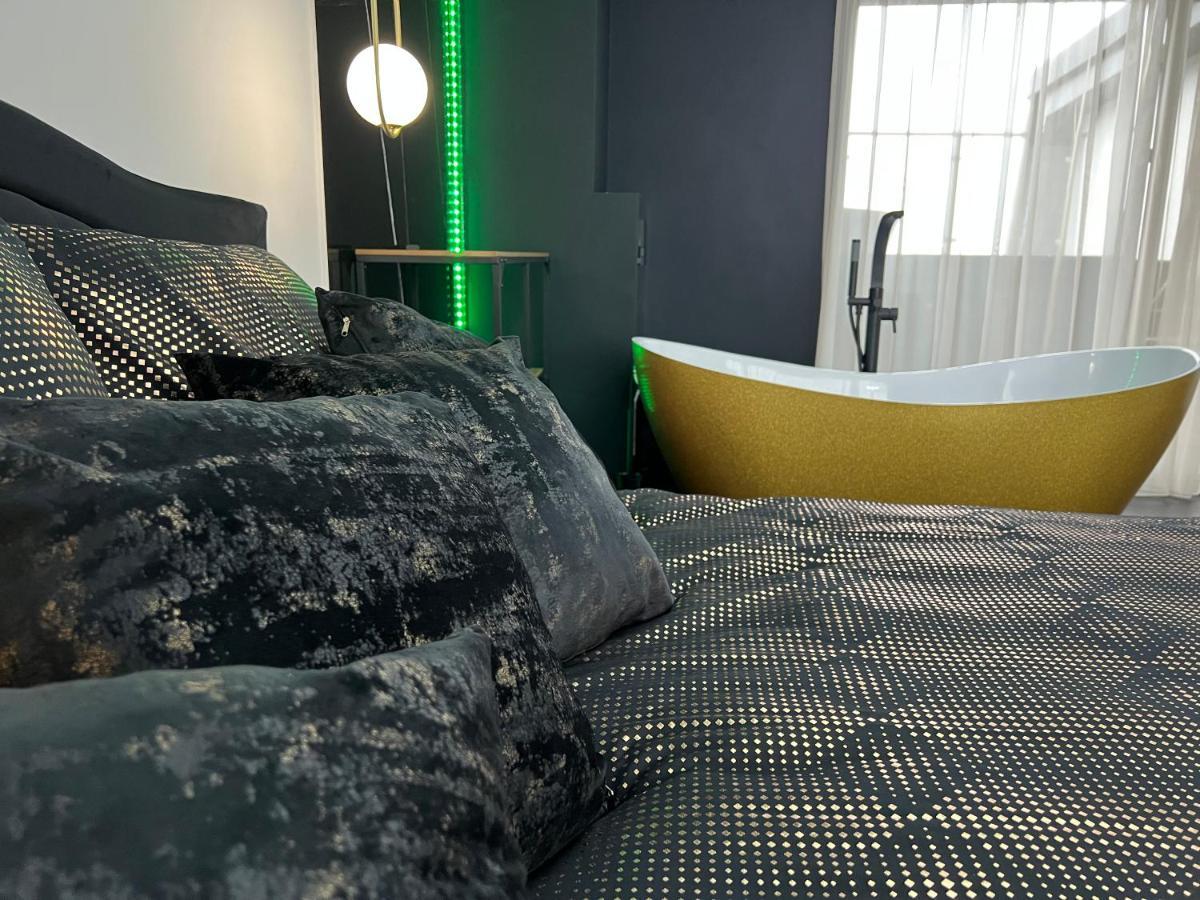 Apartament Premium Ze Zlota Wanna W Sypialni Widok Na Morze Dyskretny Taras Z Lozkiem - Baltyckie Sarbinowo 18 Eksteriør billede