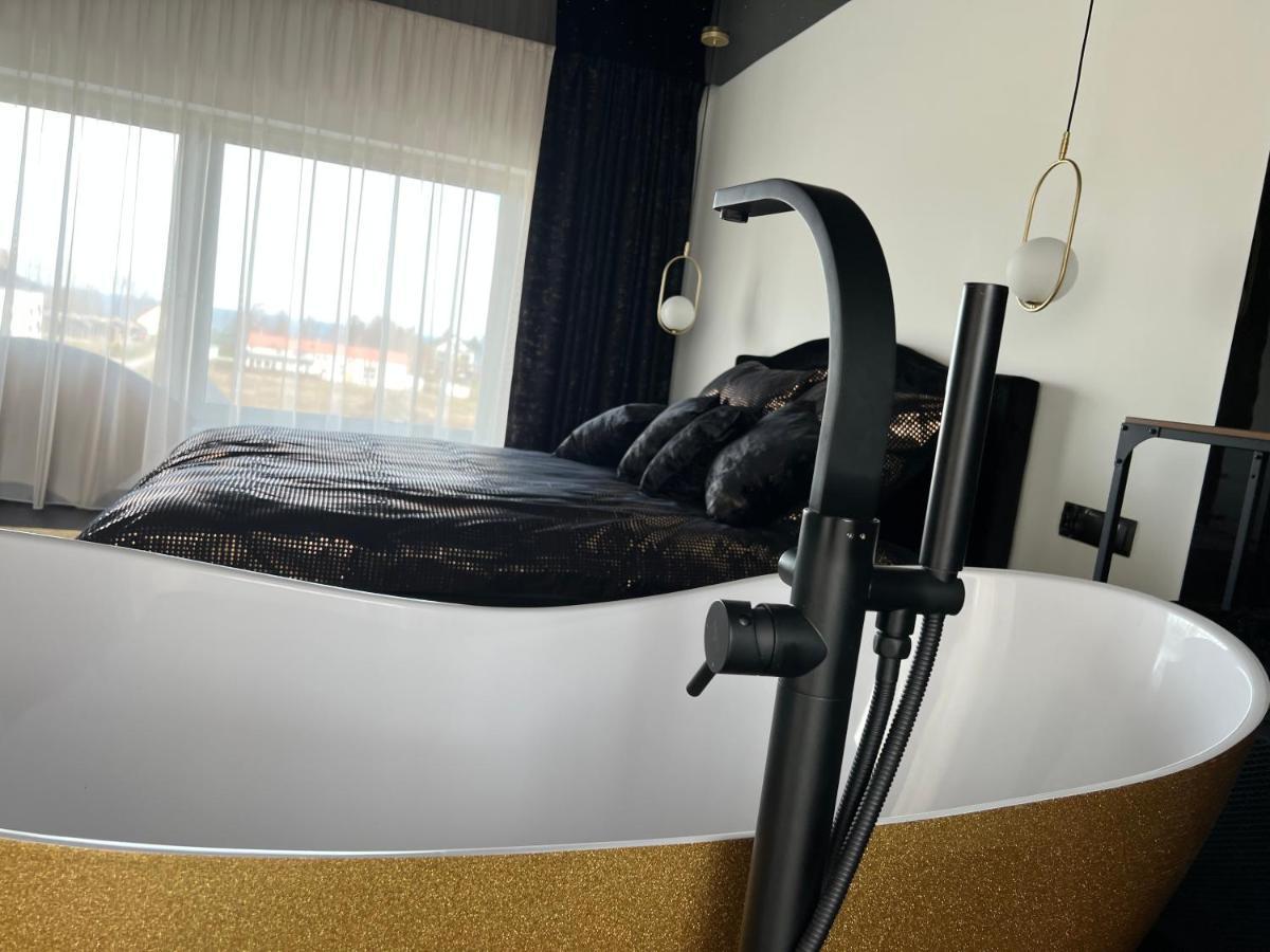 Apartament Premium Ze Zlota Wanna W Sypialni Widok Na Morze Dyskretny Taras Z Lozkiem - Baltyckie Sarbinowo 18 Eksteriør billede