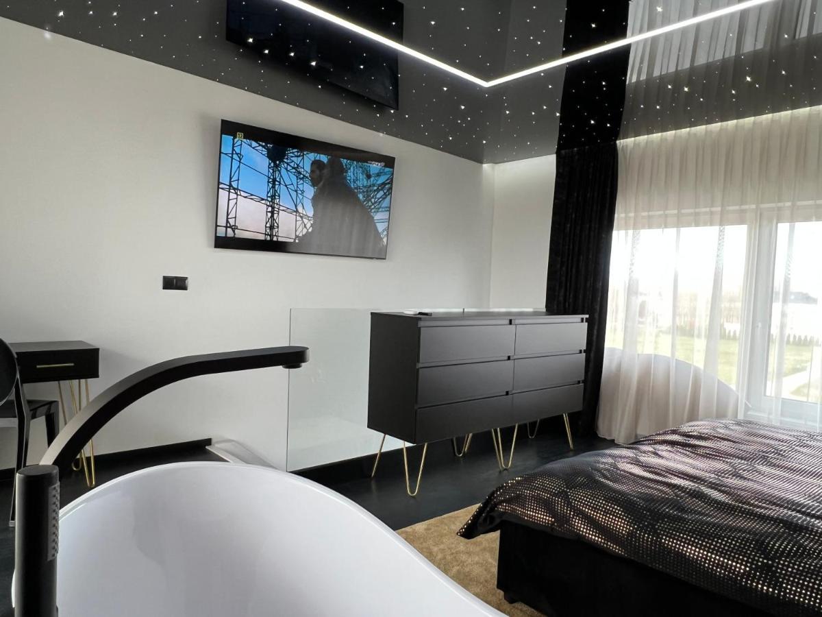 Apartament Premium Ze Zlota Wanna W Sypialni Widok Na Morze Dyskretny Taras Z Lozkiem - Baltyckie Sarbinowo 18 Eksteriør billede