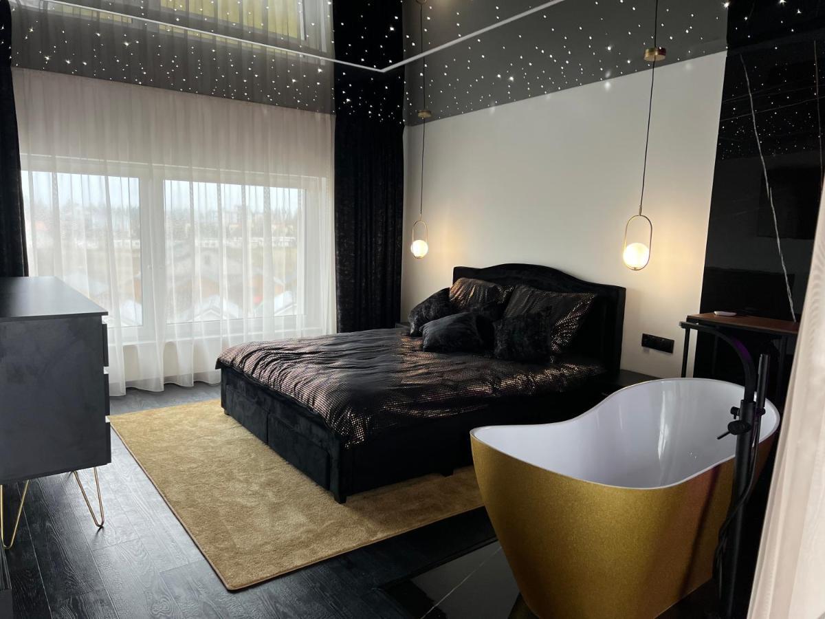 Apartament Premium Ze Zlota Wanna W Sypialni Widok Na Morze Dyskretny Taras Z Lozkiem - Baltyckie Sarbinowo 18 Eksteriør billede