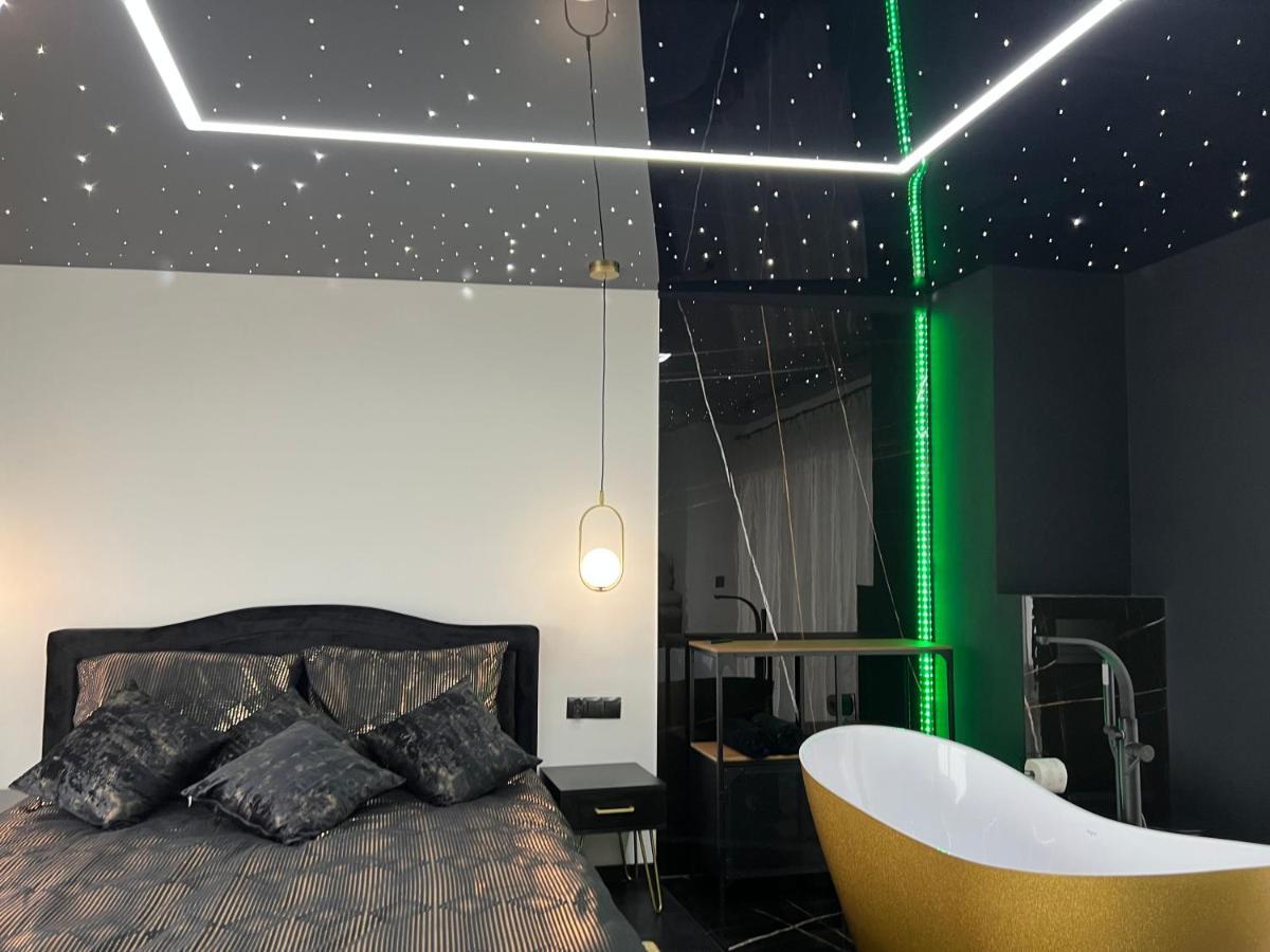 Apartament Premium Ze Zlota Wanna W Sypialni Widok Na Morze Dyskretny Taras Z Lozkiem - Baltyckie Sarbinowo 18 Eksteriør billede